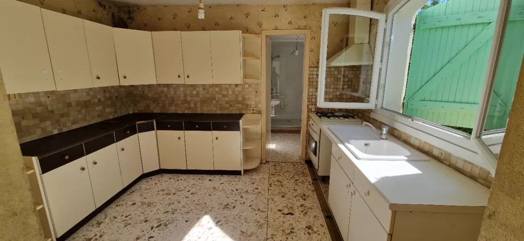 Cuisine - Villa au Calme avec Terrain à Clermont-l'Hérault