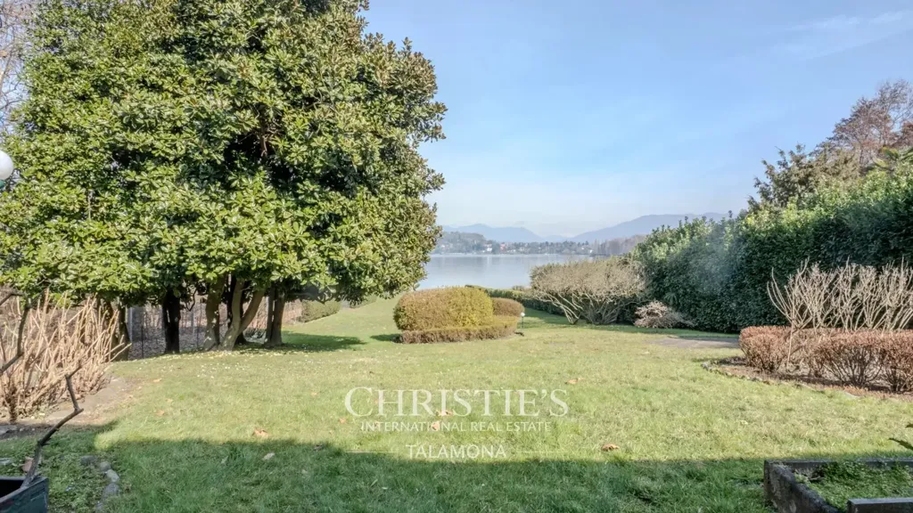 Garden - Lakefront Villa with Private Park in Ranco
