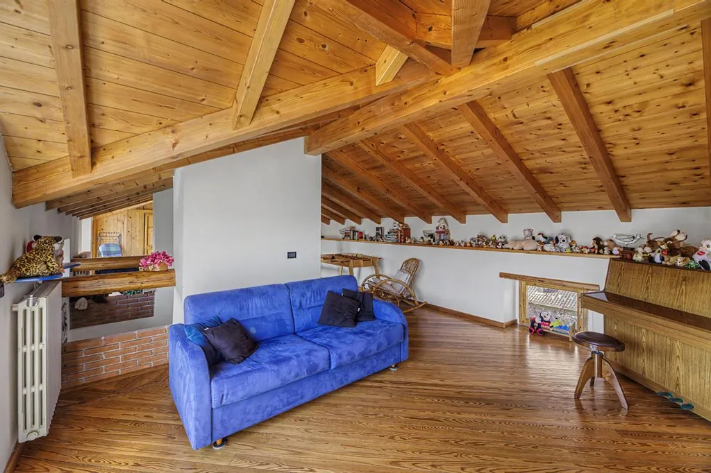 Toad - Multi-Level Apartment with Mansard in Luino