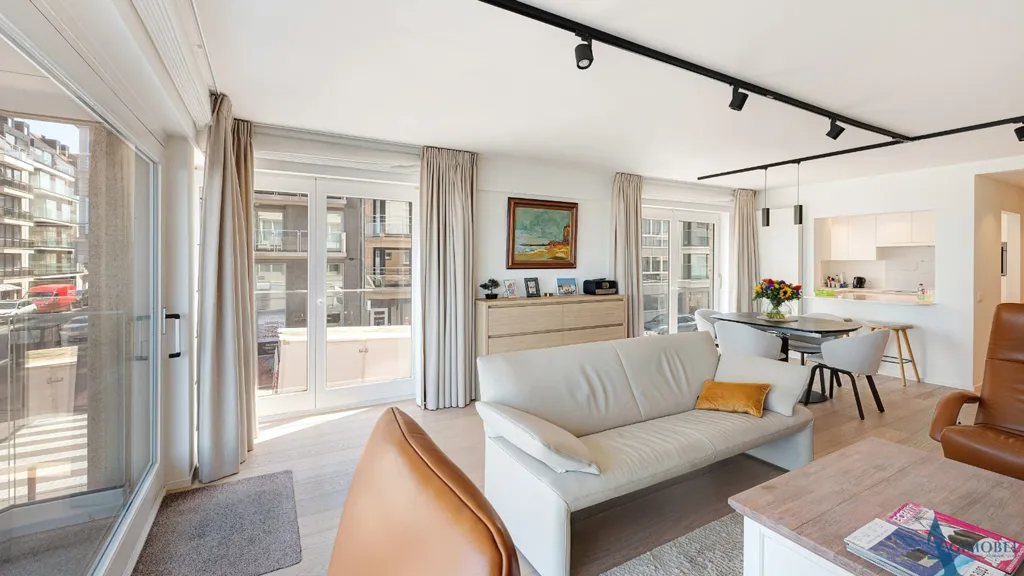 Salón - Renovated Corner Flat with Sea View on Rubensplein