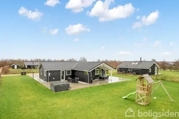 Jardin - Modern Summerhouse with Sea View in Vostrup