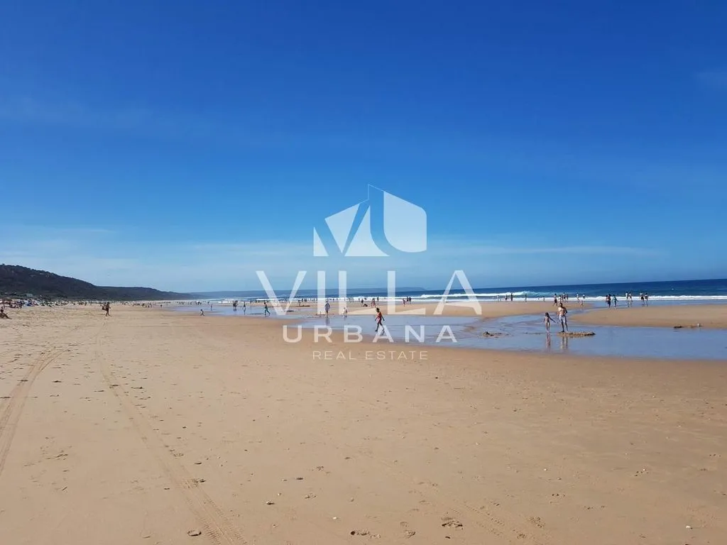 Contemporary Villa with Pool in Almada