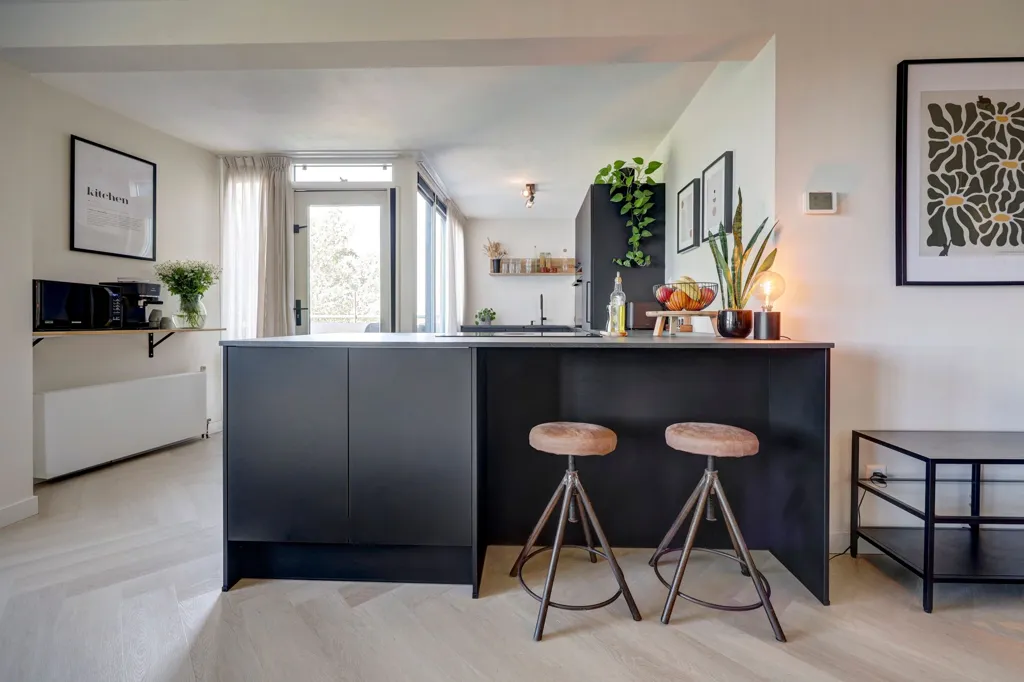 Cucina - Modernised 3-Bedroom Apartment with Balcony in Westerpark
