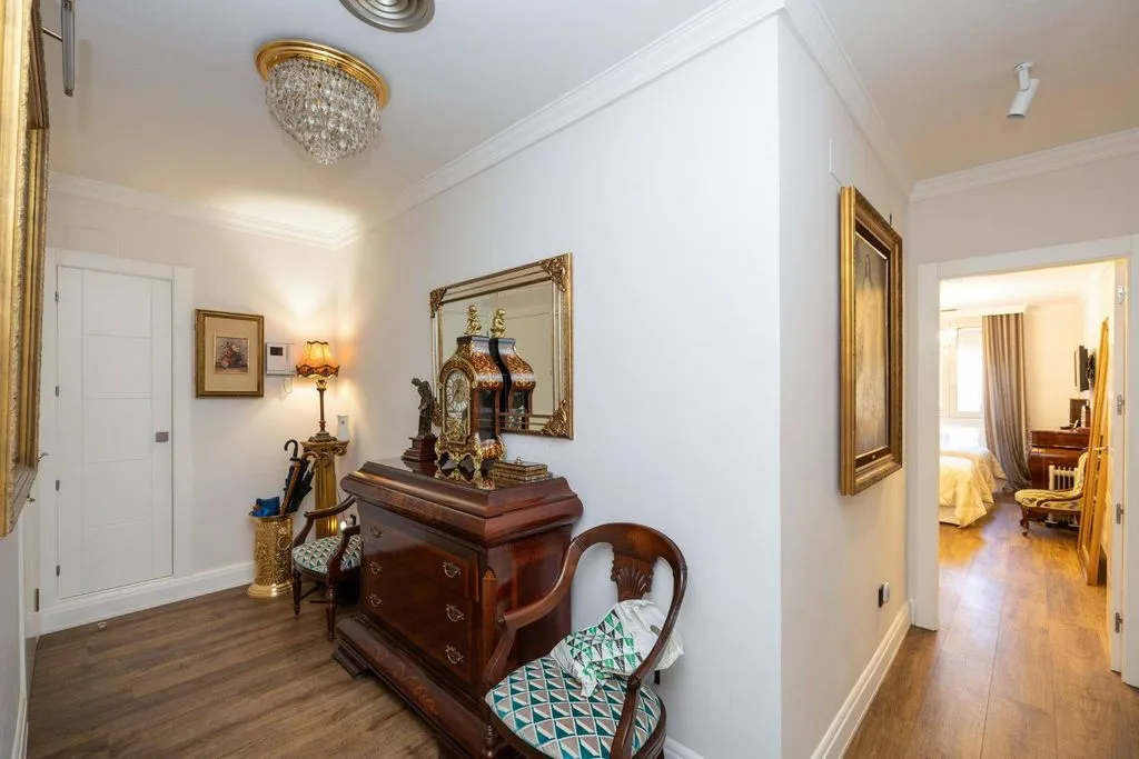 Esik - Luxury Flat with Balcony in Granada