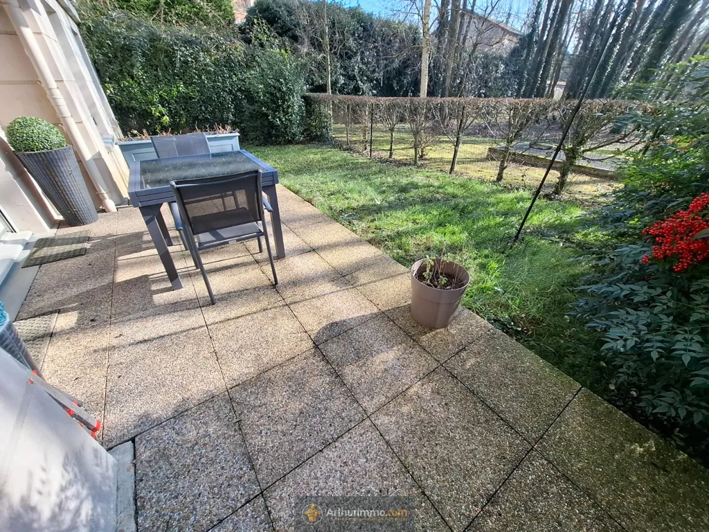 Aed - Refurbished 3-Bed Flat with Terrace in Coulommiers
