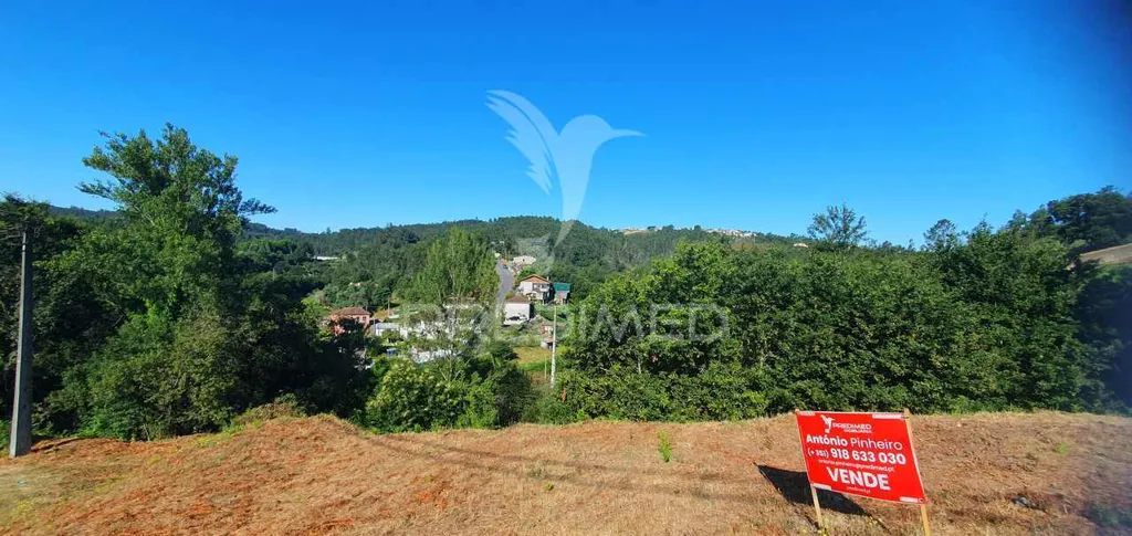 Aed - Urban Plot with River View in Lever