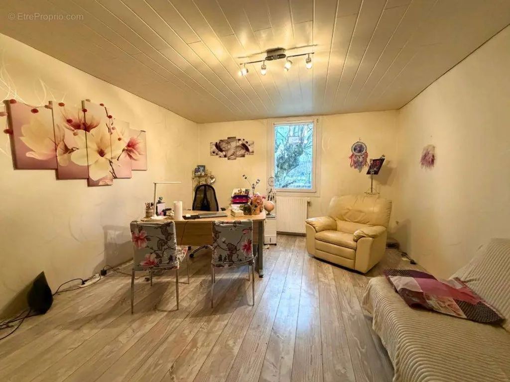 Salle à manger - Propriété de 10 Pièces avec Vue Montagne à Les Abrets