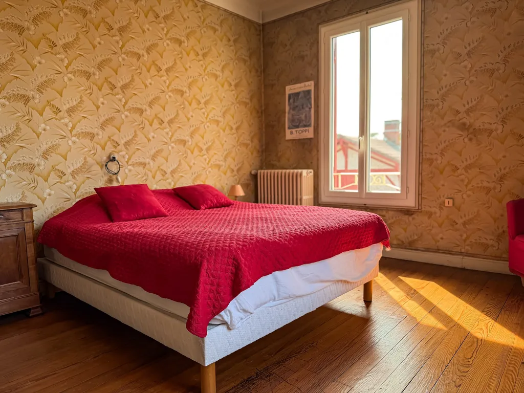 Chambres - Ensemble Immobilier avec Locaux Commerciaux à Lit-et-Mixe