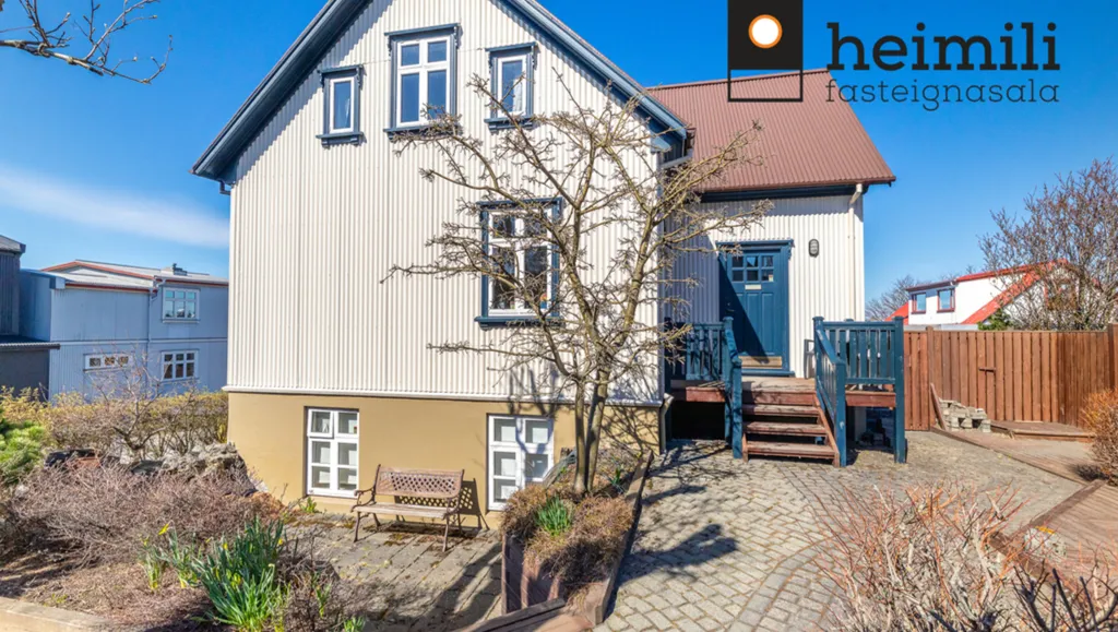 Välivaade - Detached House with Large Garage in Hafnarfjörður