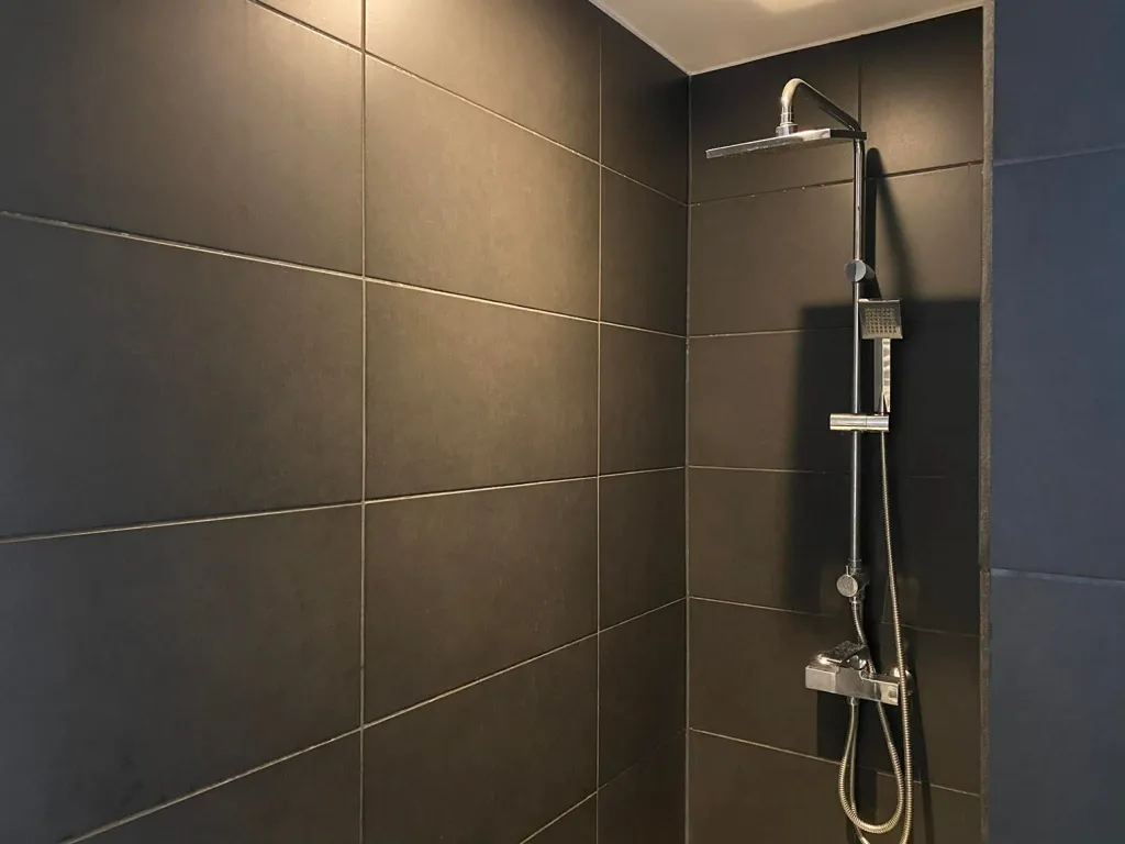 Bathrooms - Apartment with Large Skylights in Merksem, Antwerp