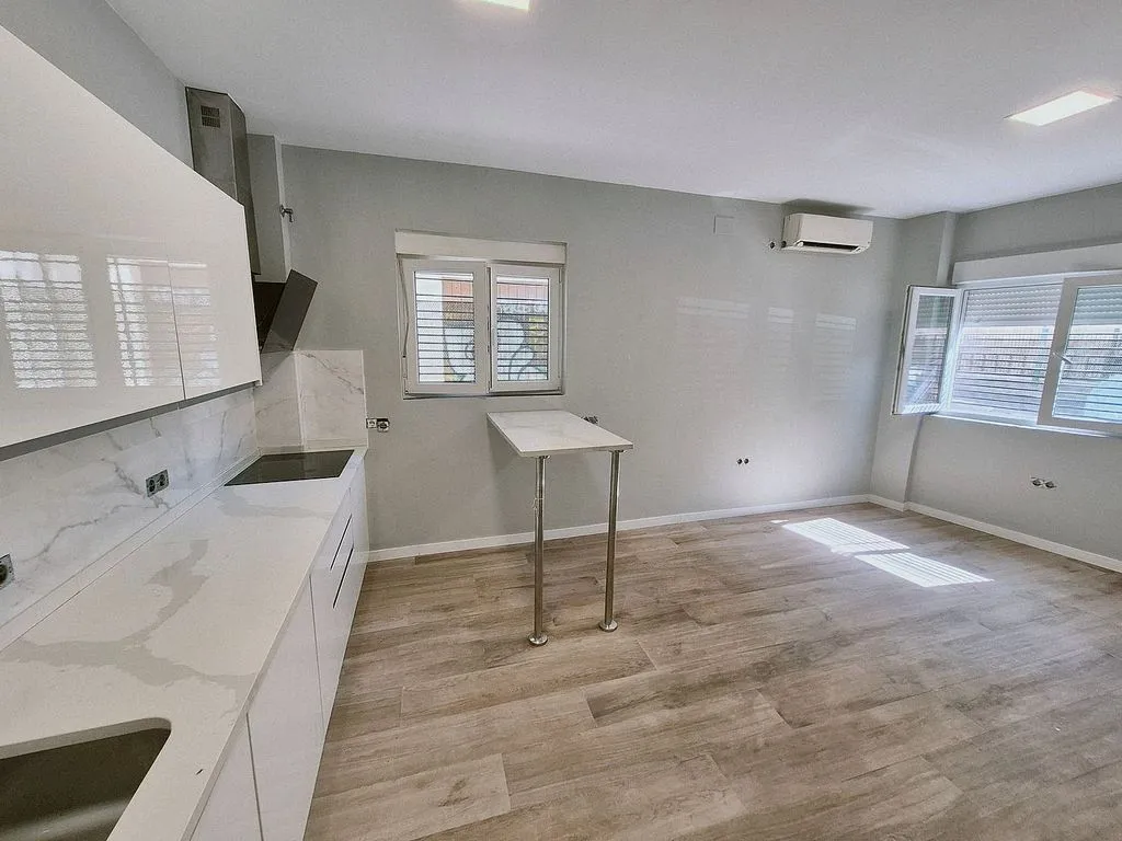 Cucina - Modern 1-Bedroom Flat in La Macarena