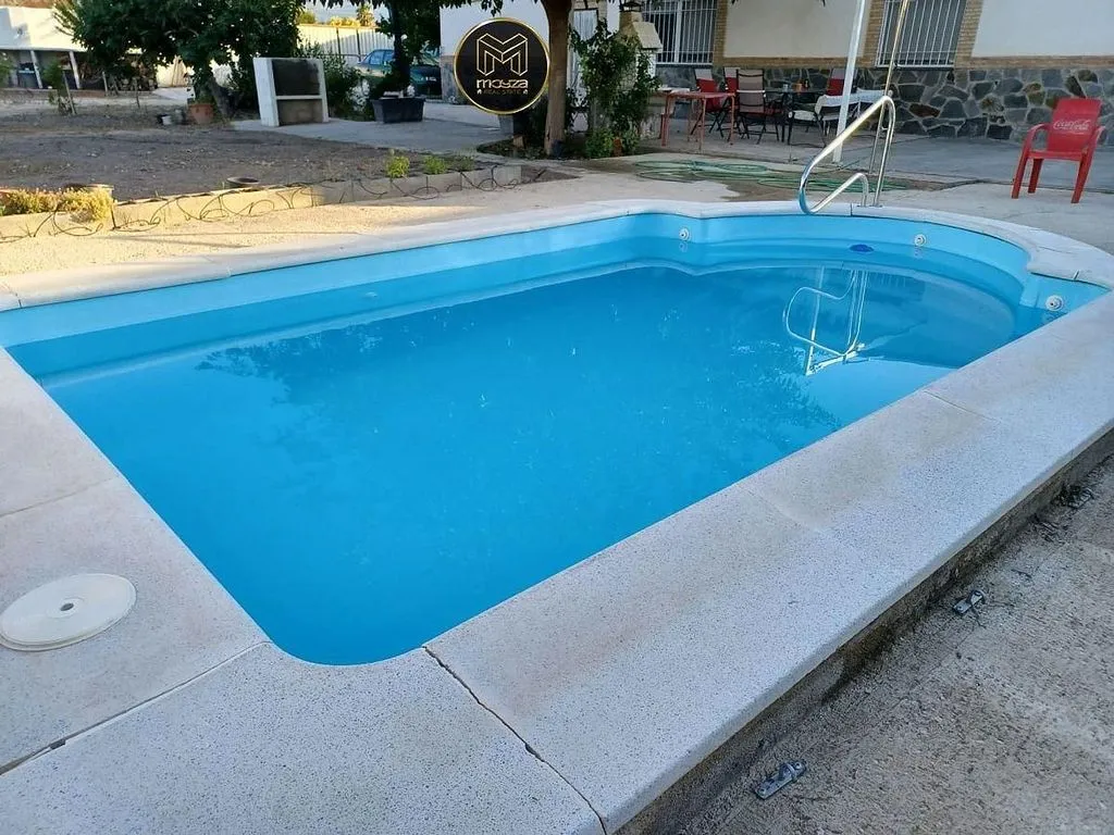 Bassein - Chalet with Pool in Puente Nuevo
