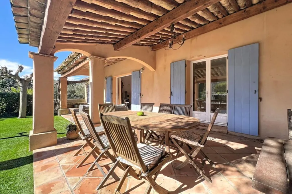 Terrasse - Propriété Provençale avec Piscine et Jardin Paysager