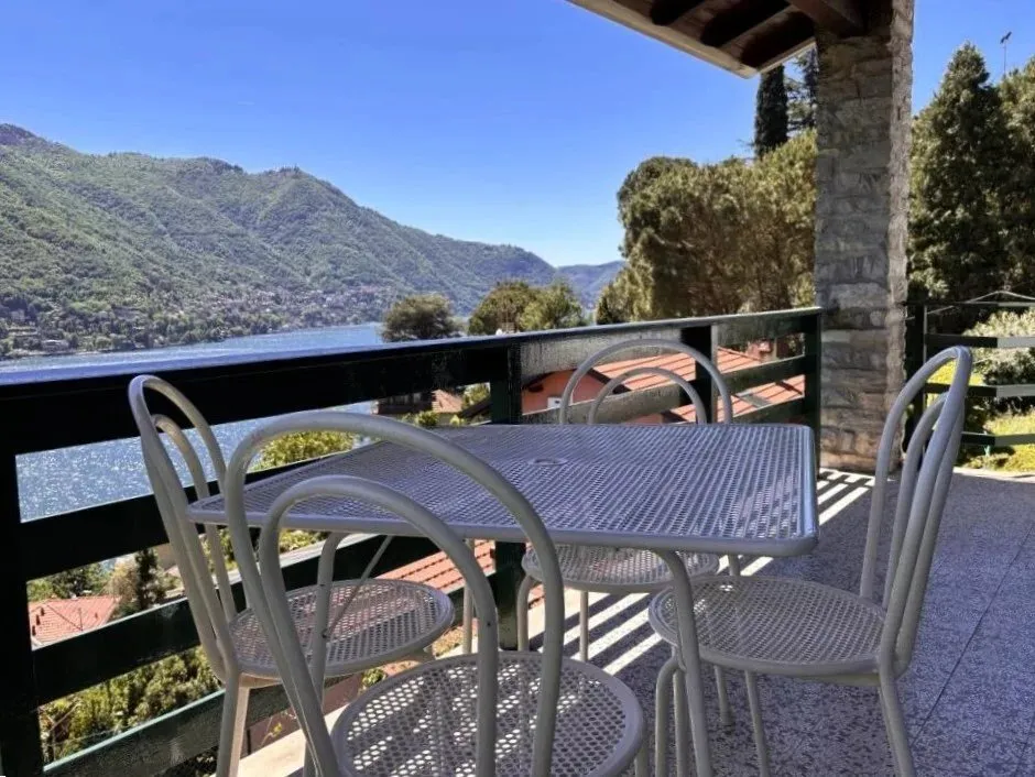 Terrasse - Early 20th-Century Villa with Lake Views in Moltrasio