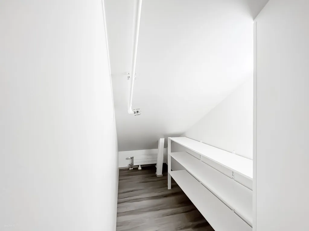 Toad - Attic Studio with French Balcony in Nekala