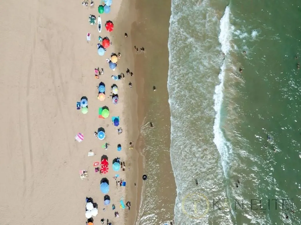 Hotel Complex with Beach Access in El Perellonet