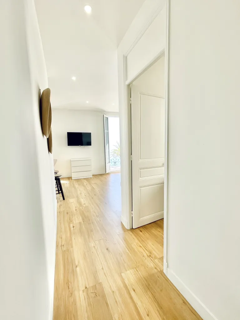 Esik - 3-Bed Apartment with 180° Sea View in Nice