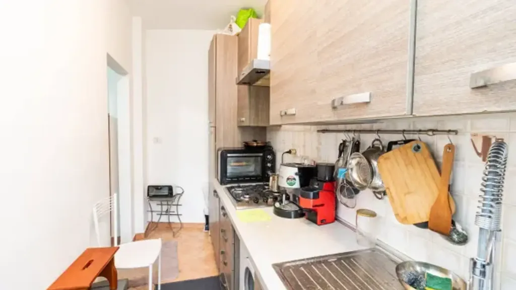 Cuisine - Studio Flat with Balcony in Cinisello Balsamo