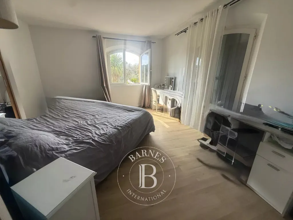 Chambres - Villa avec Piscine et Vue Colline à Valbonne