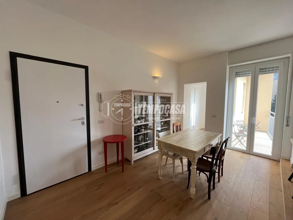 Söögituba - Modernised Flat with Balcony in Monza Centre