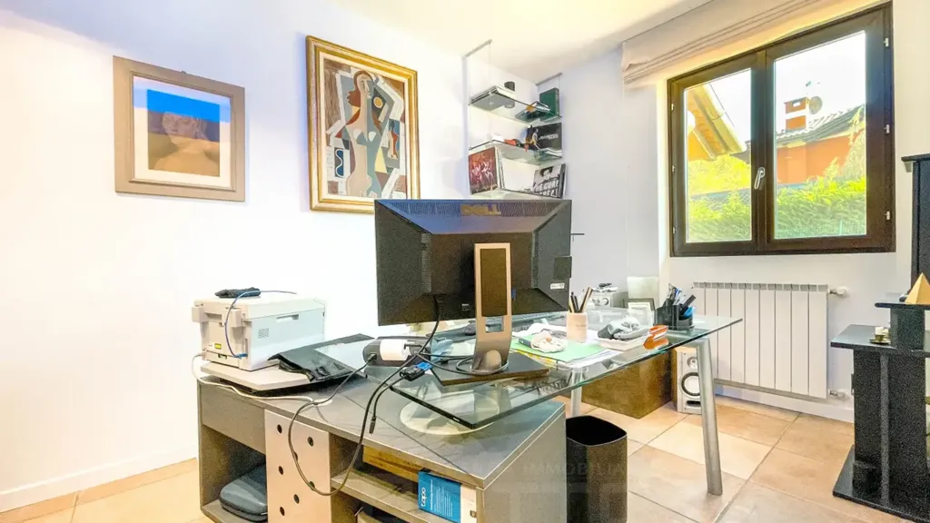 Bureau - Luxury Villa with Pool in Brovello-Carpugnino