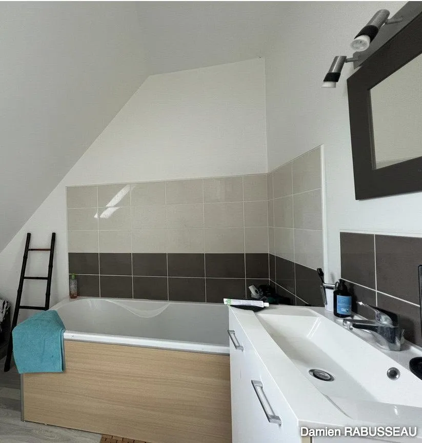 Vannitoad - 5-Bedroom House with Garden in Crévin