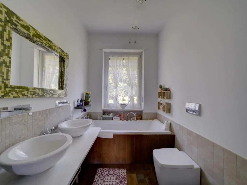 Salles de bain - Panoramic Villa with Pool in Reano