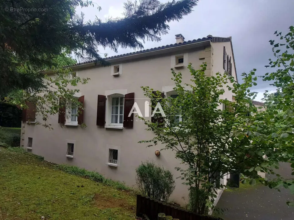 Extérieur - Maison Atypique avec Vue sur Rivière à Ruffec