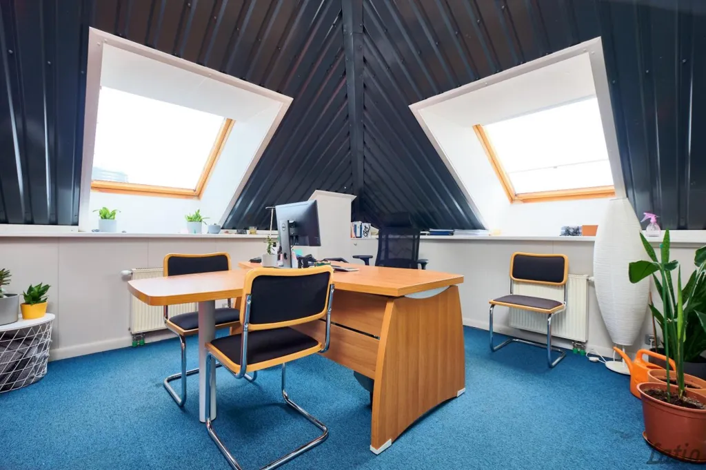 Kabinet - Commercial Space with Extensive Asfaltēta Area in Riga