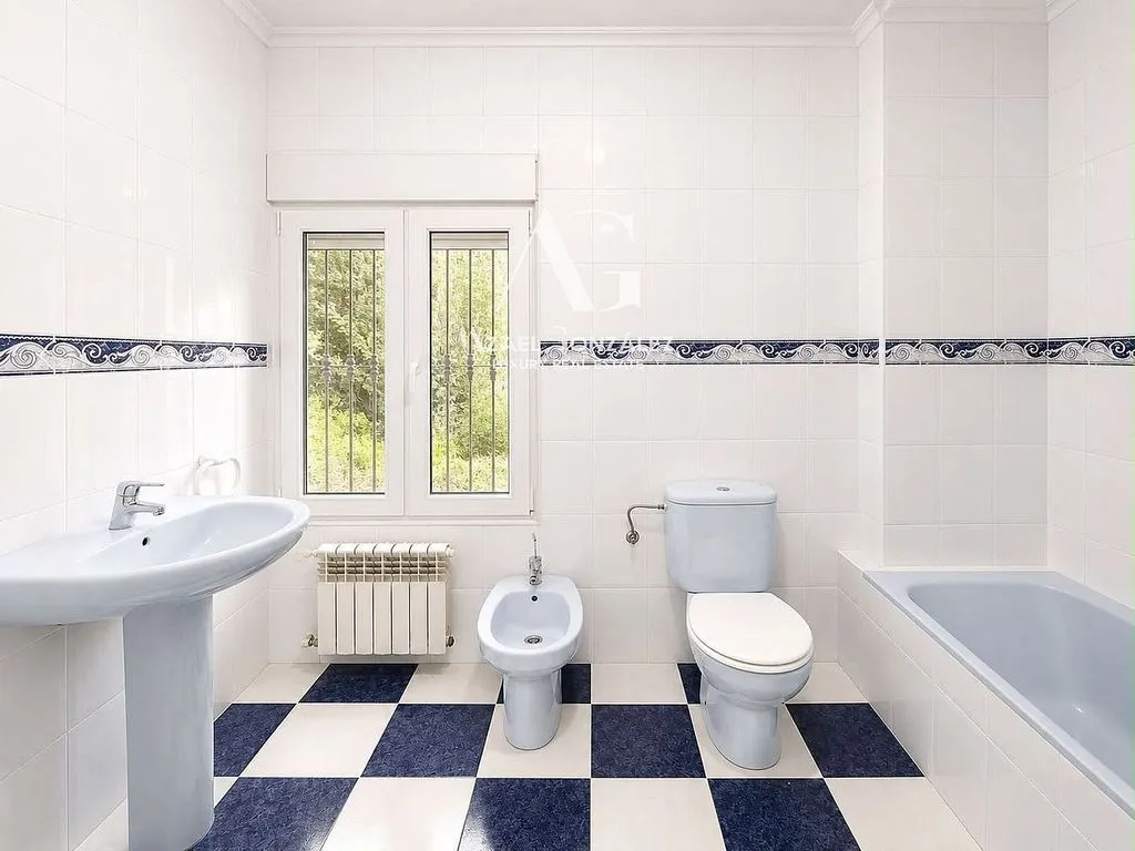 Salles de bain - Independent House with Extensive Garden in Pechón