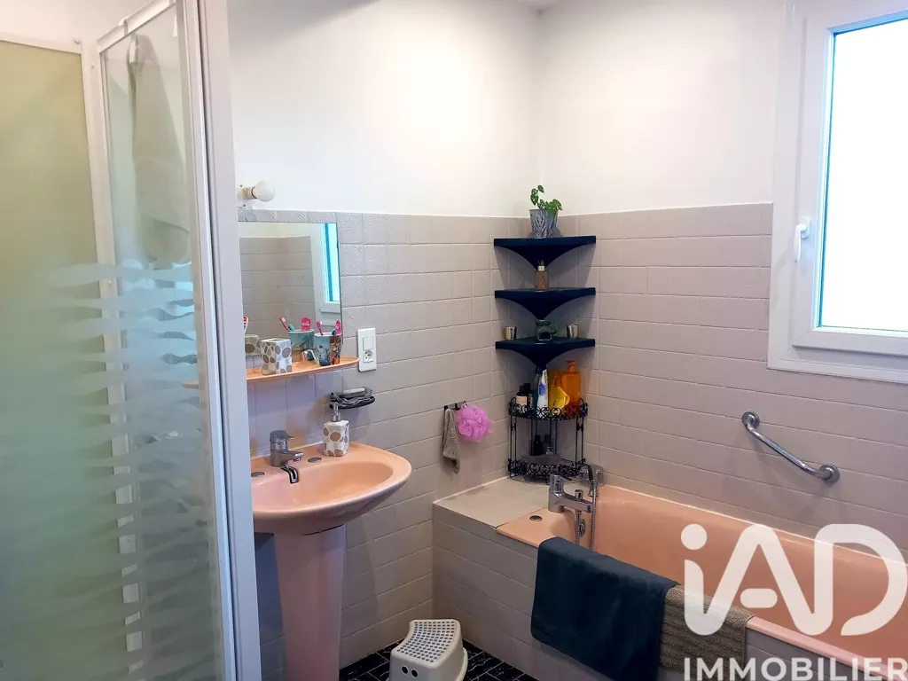 Salles de bain - Maison avec Terrasse et Jardin à Authon-Du-Perche