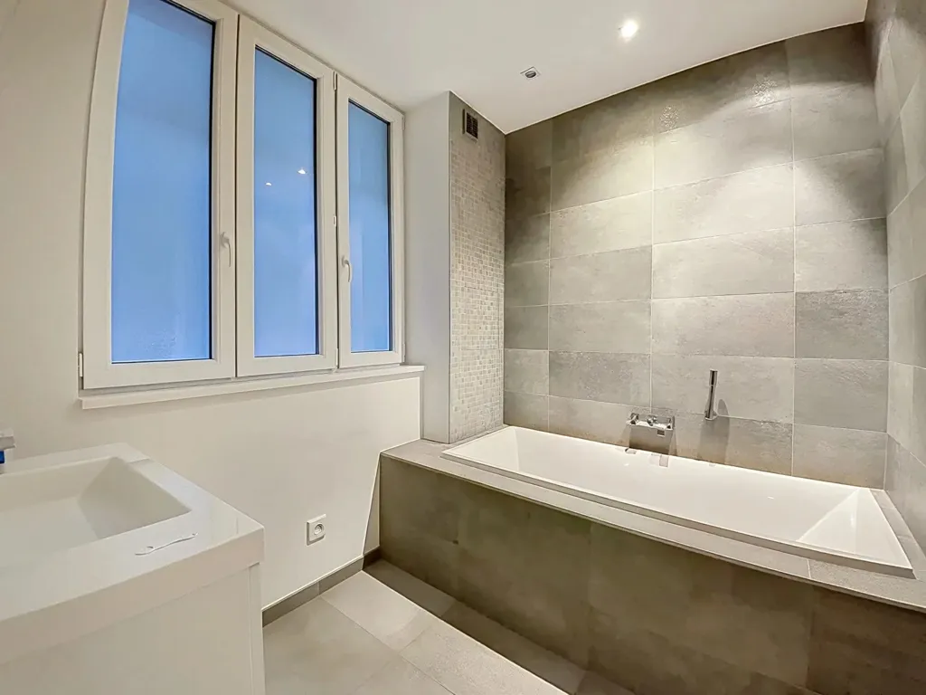 Salles de bain - Appartement Rénové avec Terrasse près du Bois de la Cambre