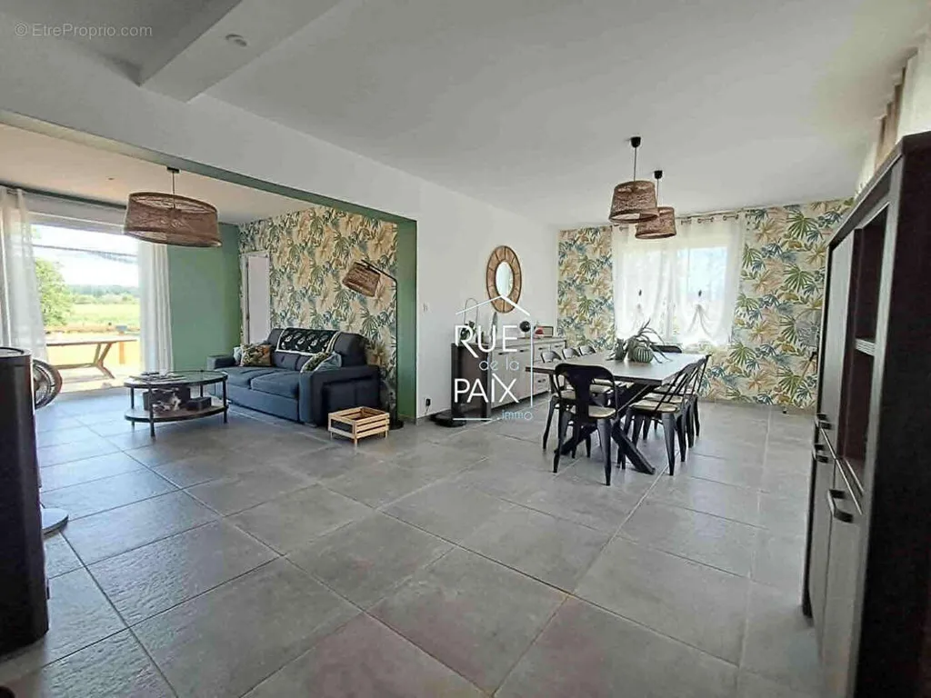 Sala da pranzo - Charming House with Full Basement in Garden