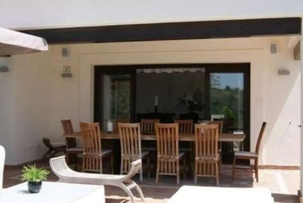 Terrass - South-Facing Villa with Infinity Pool in Marbella