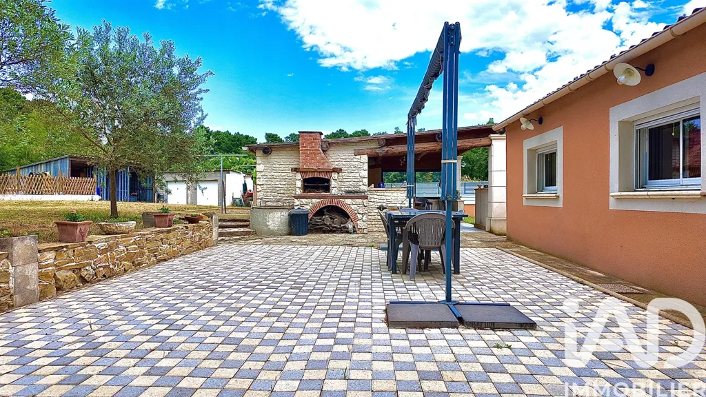 Terrasse - Maison de Plain-Pied avec Piscine sur les Hauteurs de Mornas