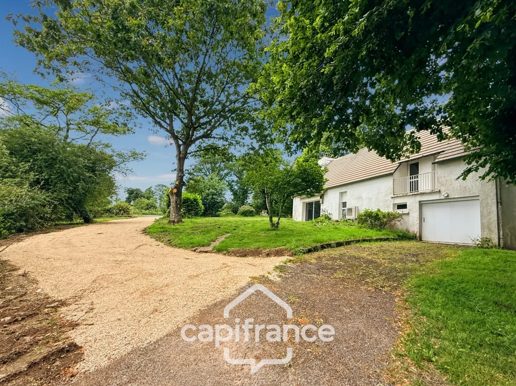 Extérieur - Maison Familiale avec Grand Terrain Arboré à Guern