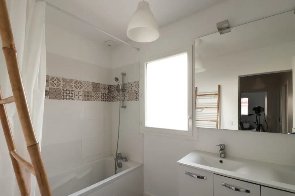 Bathrooms - Modern House with Terrace in Talence