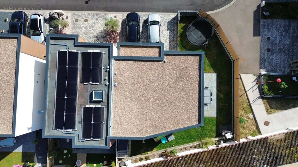 Vue aérienne - Maison Contemporaine avec Terrasse à Entrange