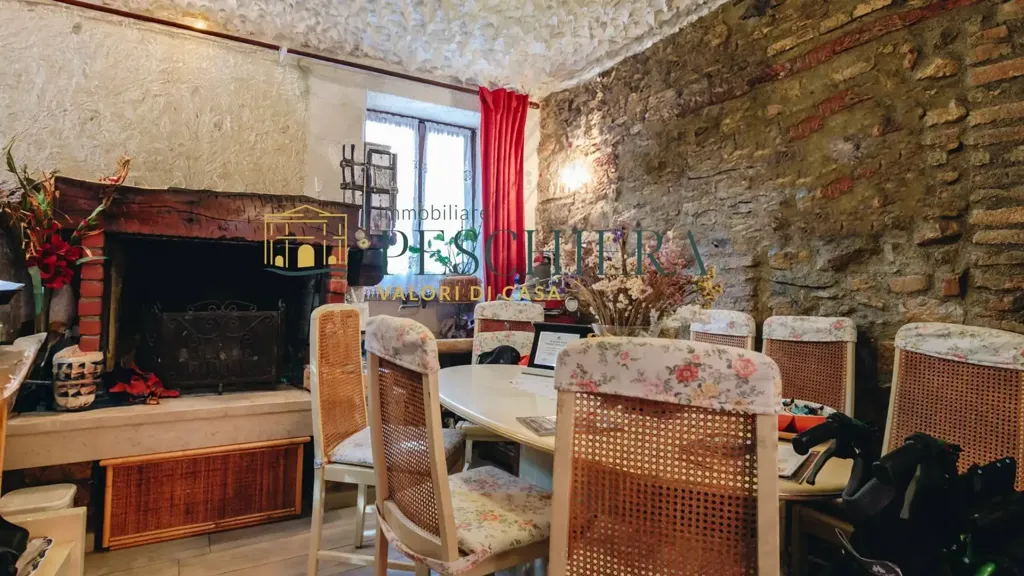 Salle à manger - Rustic Terraced House with Lake View in Peschiera del Garda