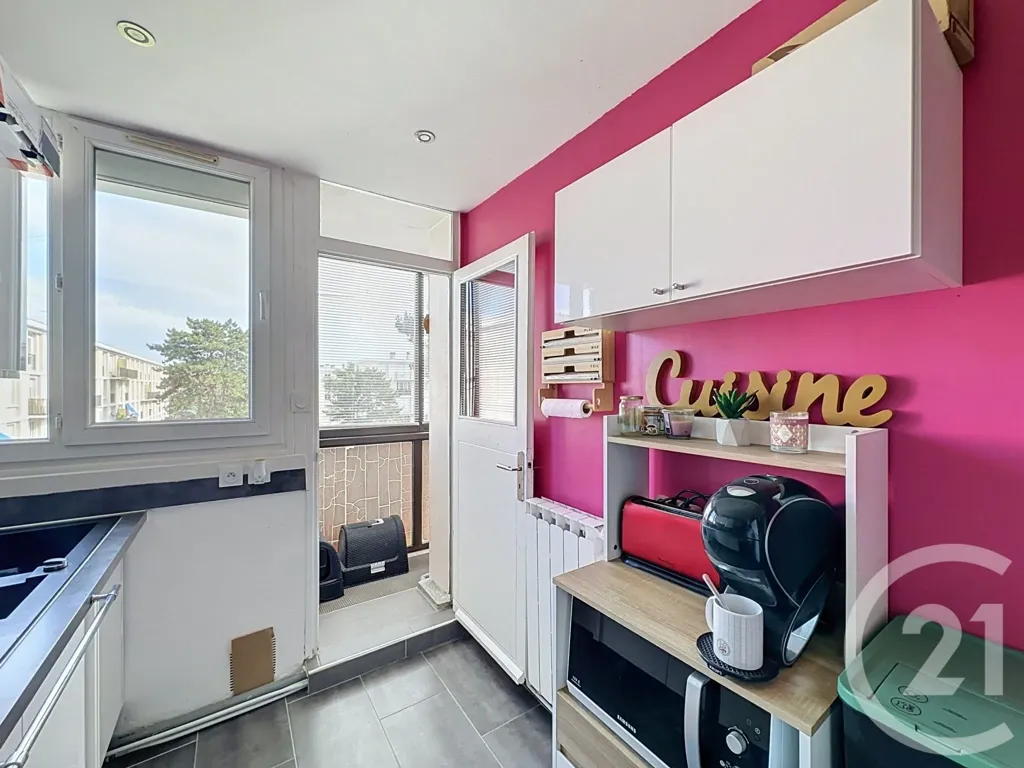 Köök - 3-Bed Apartment with Balcony in Corbas