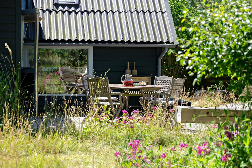 Aed - 1973 Summerhouse with Canal View in Grevinge