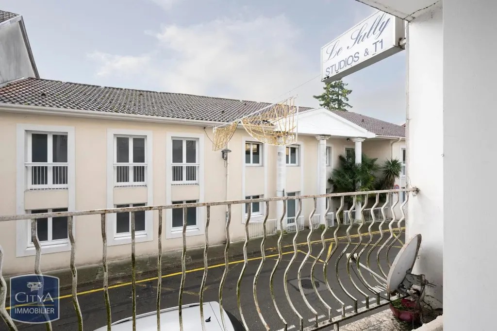 Rõdu - City-Centre Flat with Balcony in Dax