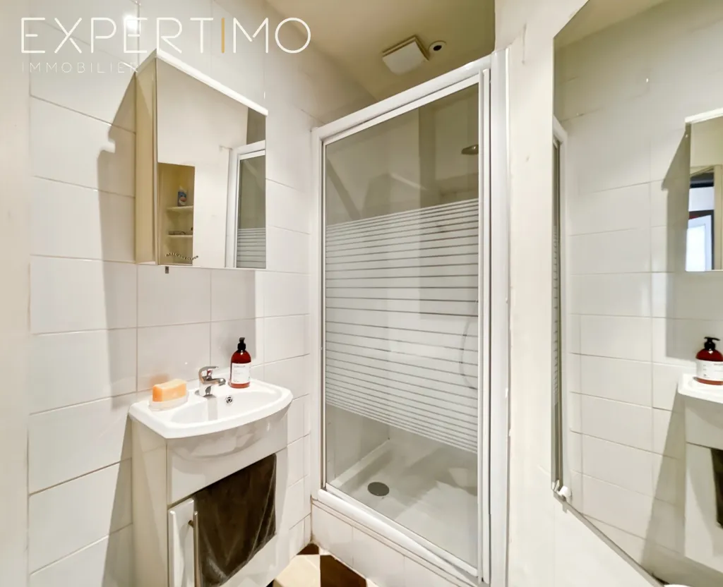 Bathrooms - 2-Bedroom Apartment in Rennes Arsenal