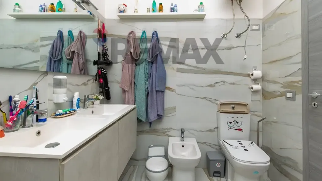 Salles de bain - Corner Apartment with Balcony in Catania Centre