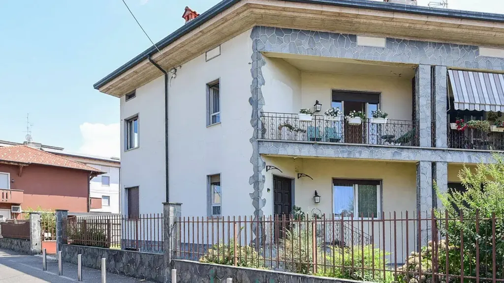 Välivaade - Semi-detached House with Garden in Giussano