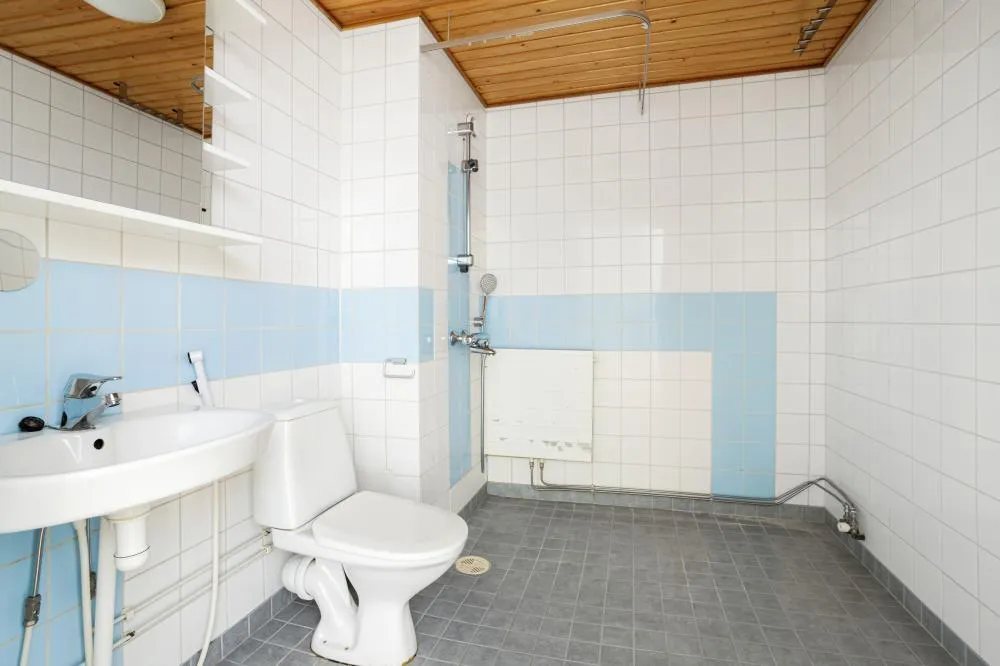 Vannitoad - Elevator Apartment with Balcony in Espoo