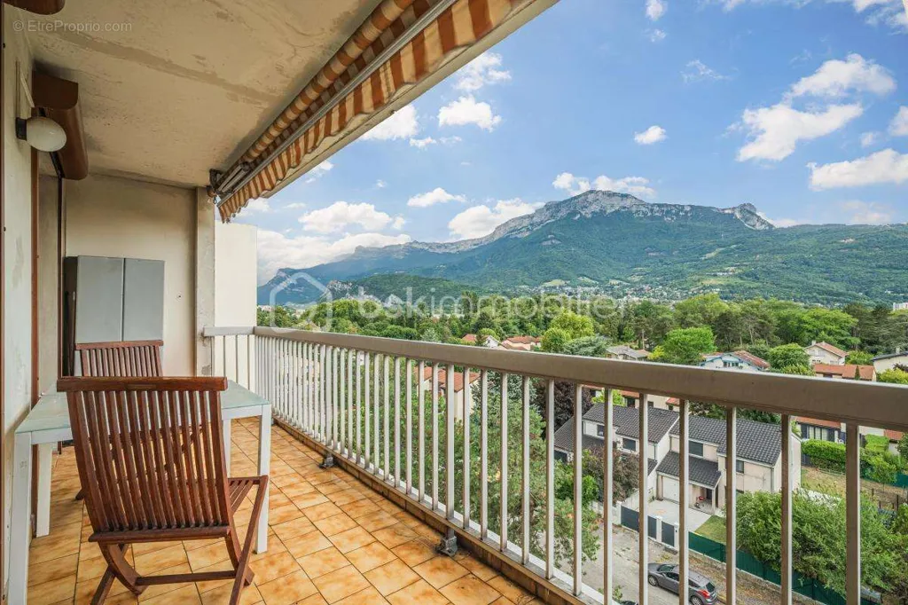Rõdu - Bright T4 Apartment with Balcony in Grenoble