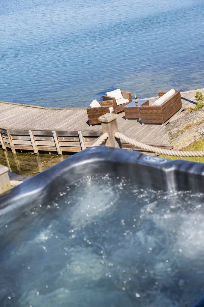 Terrazza - Modern Holiday Home with Private Beach in Tjust