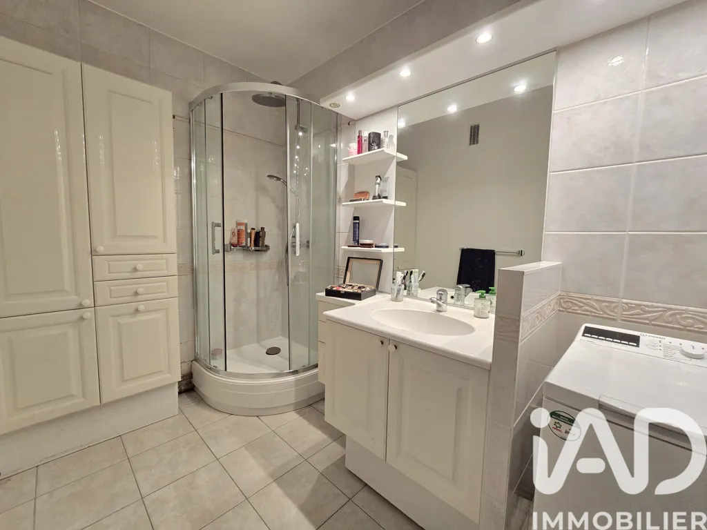 Salles de bain - Appartement avec balcon-terrasse à Orléans