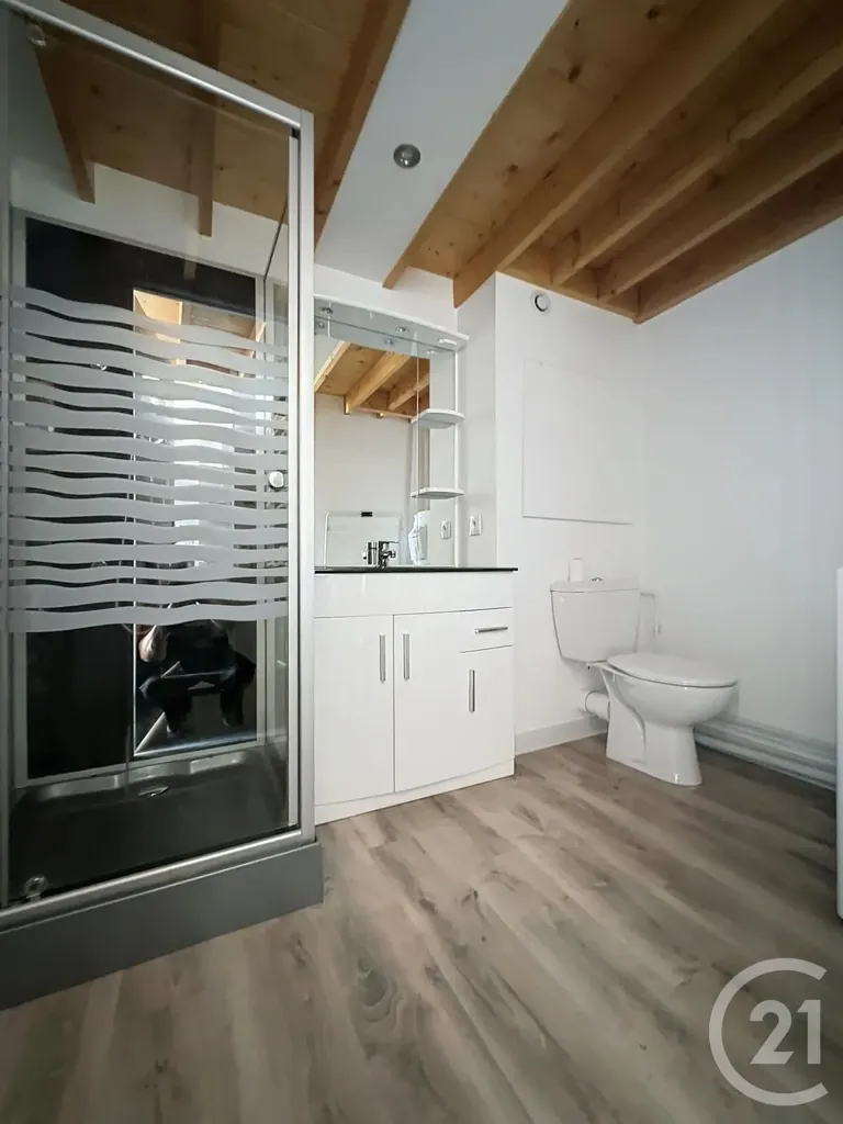 Salles de bain - Studio Meublé avec Parking à Montbéliard